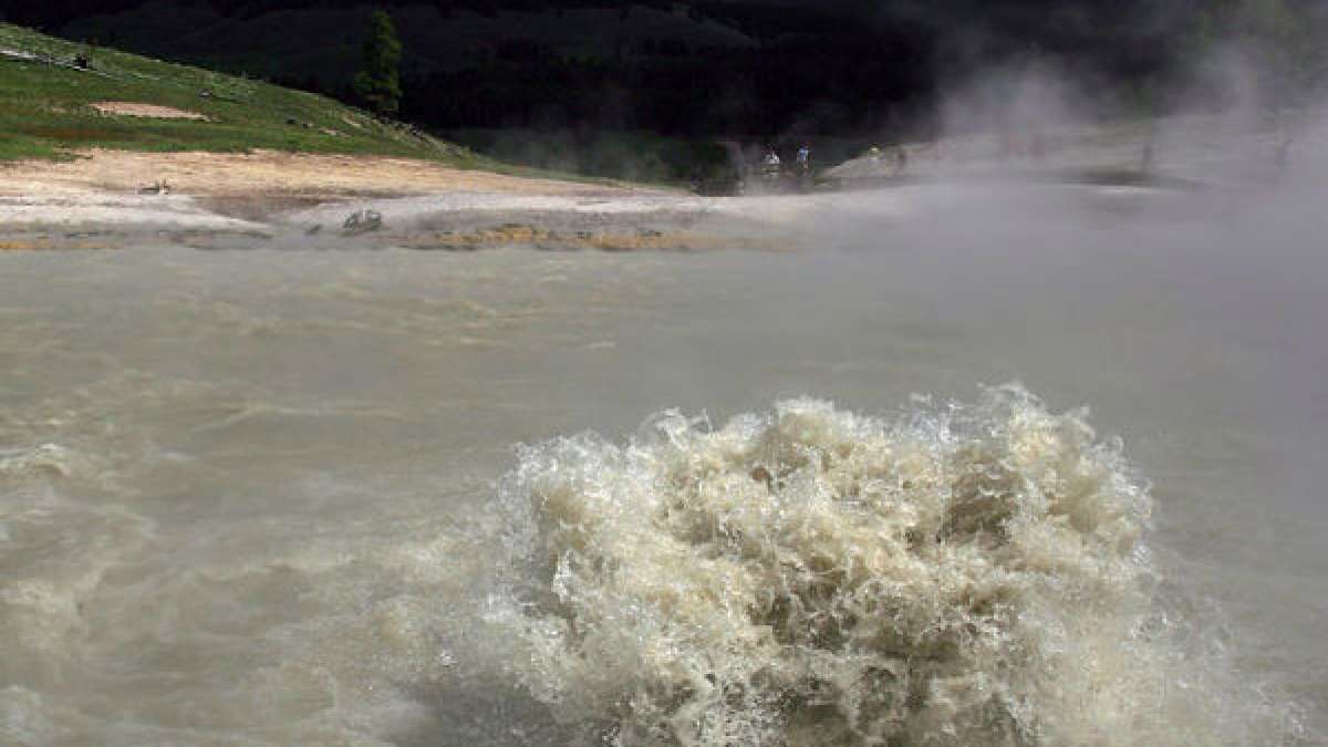 ಚುಂಬಕದಂತೆ ಆಕರ್ಷಿಸುವ ಬಿಸಿ ನೀರಿನ ಬುಗ್ಗೆಗಳು A tour to few amazing hot