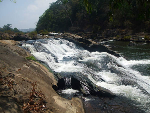 ವಾಳಚ್ಚಾಲ್ ಜಲಪಾತ: