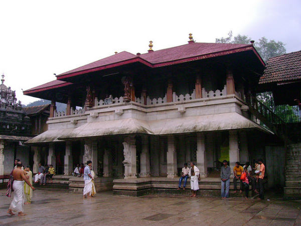 ಮೂಕಾಂಬಿಕಾದೇವಿ ದೇವಸ್ಥಾನ, ಕರ್ನಾಟಕ: