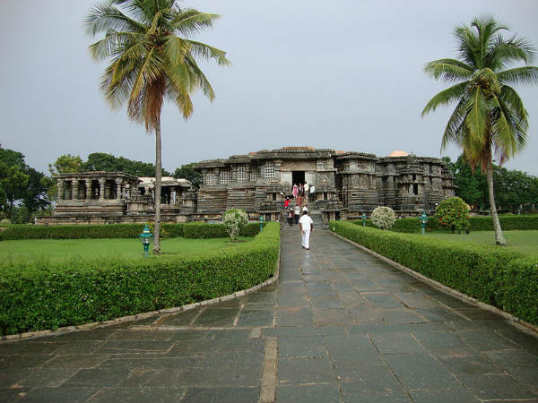 ಹೊಯ್ಸಳೇಶ್ವರ ದೇವಾಲಯ, ಹಳೇಬೀಡು: