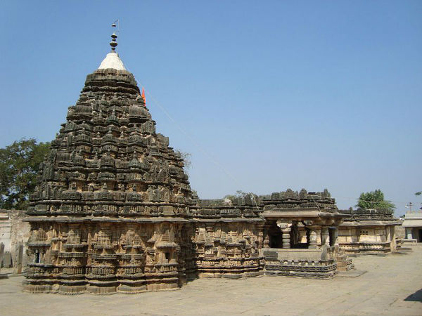ಸೋಮೇಶ್ವರ ದೇವಸ್ಥಾನ, ಲಕ್ಷ್ಮೇಶ್ವರ: