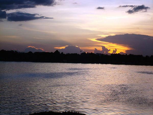 ಹುಸೈನ್ ಸಾಗರ್ ಜಲಾಶಯ, ಹೈದರಾಬಾದ್: