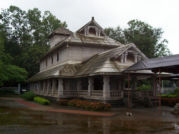 ಧರ್ಮದ ನೆಲೆಯ ಧಾರ್ಮಿಕ ತಾಣ ಧರ್ಮಸ್ಥಳ ಧರ್ಮದ ನೆಲೆಯ ಧಾರ್ಮಿಕ ತಾಣ ಧರ್ಮಸ್ಥಳ