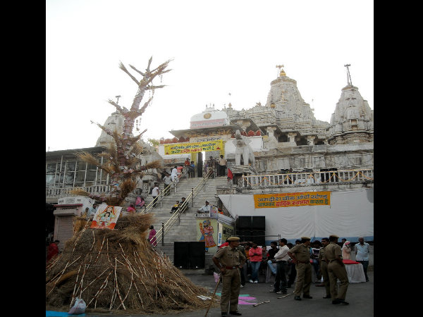 ಬಣ್ಣದೋಕುಳಿ ಹಬ್ಬ: