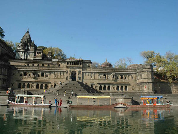 ಆಕರ್ಷಕ ಮಹೇಶ್ವರ: