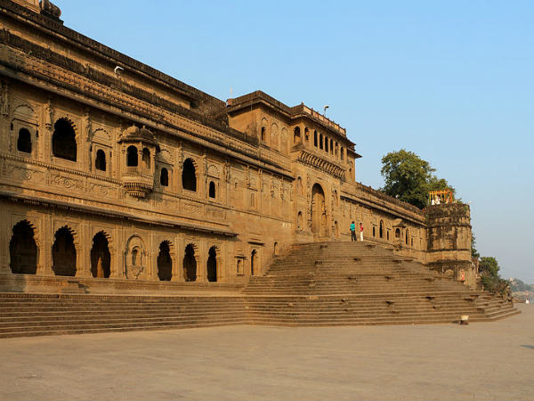 ಆಕರ್ಷಕ ಮಹೇಶ್ವರ: