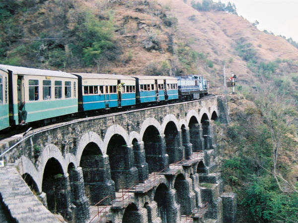 4. ಕಲ್ಕಾ-ಶಿಮ್ಲಾ ಪರ್ವತ ರೈಲು: