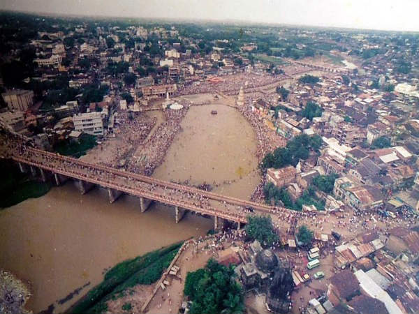ಮೋಡಿ ಮಾಡಿರುವ ಕುಂಭ: