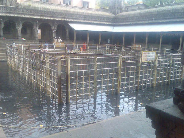 ಮೋಡಿ ಮಾಡಿರುವ ಕುಂಭ: