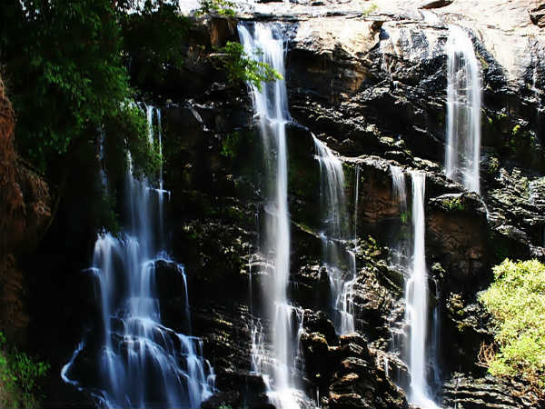 ಸಾತೋಡಿ ಹಾಗೂ ಮಾಗೋಡು ಜಲಪಾತಗಳು:
