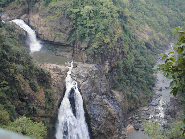 ಸಾತೋಡಿ ಹಾಗೂ ಮಾಗೋಡು ಜಲಪಾತಗಳು:
