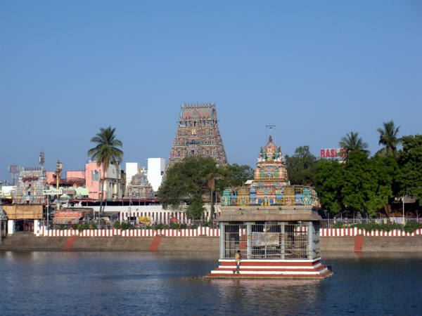 ಮೈಲಾಪುರದ ಕಾಪಾಲೀಶ್ವರನ ಸನ್ನಿಧಿ ಮೈಲಾಪುರದ ಕಾಪಾಲೀಶ್ವರನ ಸನ್ನಿಧಿ
