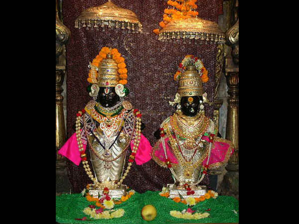 ಸಕಲ ಕಷ್ಟಗಳನ್ನು ನಿವಾರಿಸುವ ಪಂಢರಪುರದ ವಿಠ್ಠಲ ಸಕಲ ಕಷ್ಟಗಳನ್ನು ನಿವಾರಿಸುವ ಪಂಢರಪುರದ ವಿಠ್ಠಲ