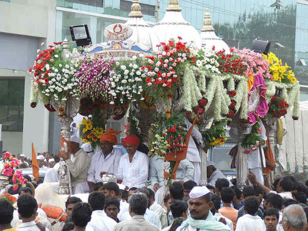 ಸಕಲ ಕಷ್ಟಗಳನ್ನು ನಿವಾರಿಸುವ ಪಂಢರಪುರದ ವಿಠ್ಠಲ ಸಕಲ ಕಷ್ಟಗಳನ್ನು ನಿವಾರಿಸುವ ಪಂಢರಪುರದ ವಿಠ್ಠಲ