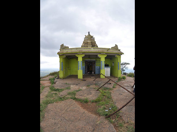 ಬನ್ನಿ ನೋಡಿರೊಮ್ಮೆ ಶಿವಗಂಗೆ, ಹತ್ತಿರೊಮ್ಮೆ ಬೆಟ್ಟ ಬನ್ನಿ ನೋಡಿರೊಮ್ಮೆ ಶಿವಗಂಗೆ, ಹತ್ತಿರೊಮ್ಮೆ ಬೆಟ್ಟ