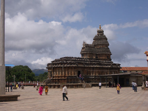 ಶೃಂಗೇರಿಯಿಂದ ಸಿರಿಮನೆ ಜಲಪಾತ ಶೃಂಗೇರಿಯಿಂದ ಸಿರಿಮನೆ ಜಲಪಾತ