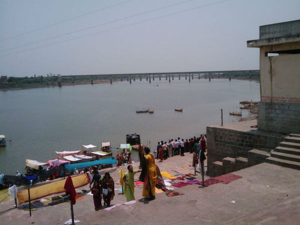 ಇದು ಬಾಸರ ಅಪರೂಪದ ಸರಸ್ವತಿ ದೇವಾಲಯ ಇದು ಬಾಸರ ಅಪರೂಪದ ಸರಸ್ವತಿ ದೇವಾಲಯ