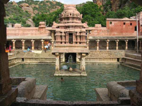 ಕುತೂಹಲಕರ ಯಾಗಂಟಿ ಉಮಾಮಹೇಶ್ವರ ಸನ್ನಿಧಿ ಕುತೂಹಲಕರ ಯಾಗಂಟಿ ಉಮಾಮಹೇಶ್ವರ ಸನ್ನಿಧಿ