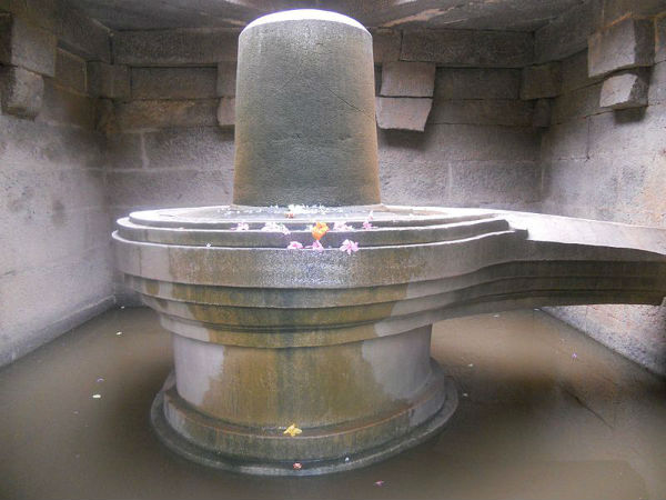 ಏನಾಶ್ಚರ್ಯ, ಬಣ್ಣ ಬದಲಾಯಿಸುವ ಶಿವಲಿಂಗ! ಏನಾಶ್ಚರ್ಯ, ಬಣ್ಣ ಬದಲಾಯಿಸುವ ಶಿವಲಿಂಗ!
