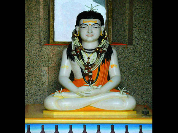 ಶಕ್ತಿಶಾಲಿ ಬಾಬಾ ಗೋರಕನಾಥ ದೇವಾಲಯ ಶಕ್ತಿಶಾಲಿ ಬಾಬಾ ಗೋರಕನಾಥ ದೇವಾಲಯ