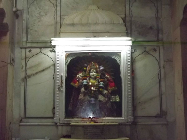 ನಿರಂತರ ಊರಿಯುವ ಜ್ವಾಲೆಯ ರೂಪದ ಜ್ವಾಲಾದೇವಿ ನಿರಂತರ ಊರಿಯುವ ಜ್ವಾಲೆಯ ರೂಪದ ಜ್ವಾಲಾದೇವಿ