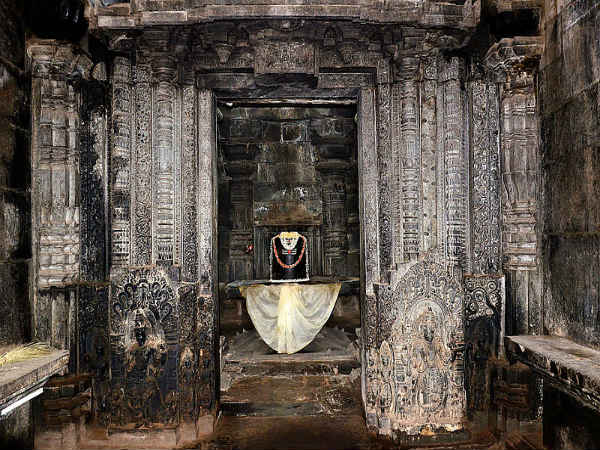 ಕೆಲವು ಅನನ್ಯ ಶಿವಲಿಂಗಗಳು: