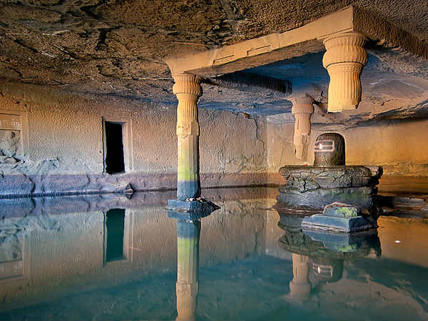 ಕೆಲವು ಅನನ್ಯ ಶಿವಲಿಂಗಗಳು: