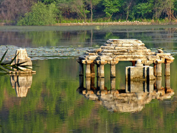 ನಗ್ಡಾದ ಅತ್ತೆ ಸೊಸೆ ದೇವಾಲಯ :