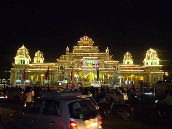 ಇಂಡೊ-ಸಾರ್ಸೆನಿಕ್ ಶೈಲಿಯ ಕಟ್ಟಡಗಳು: