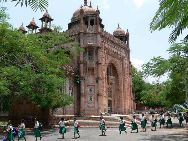 ಇಂಡೊ-ಸಾರ್ಸೆನಿಕ್ ಶೈಲಿಯ ಕಟ್ಟಡಗಳು: