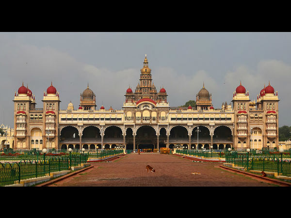 ಇಂಡೊ-ಸಾರ್ಸೆನಿಕ್ ಶೈಲಿಯ ಕಟ್ಟಡಗಳು: