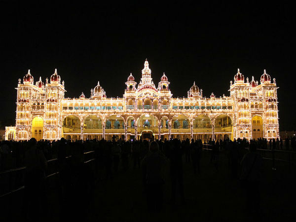 ಇಂಡೊ-ಸಾರ್ಸೆನಿಕ್ ಶೈಲಿಯ ಕಟ್ಟಡಗಳು: