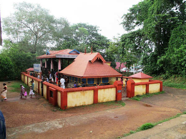 ಬೆಳಿಗ್ಗೆ ಸರಸ್ವತಿ, ಮಧ್ಯಾಹ್ನ ಲಕ್ಷ್ಮಿ ರಾತ್ರಿ ದುರ್ಗೆ! ಬೆಳಿಗ್ಗೆ ಸರಸ್ವತಿ, ಮಧ್ಯಾಹ್ನ ಲಕ್ಷ್ಮಿ ರಾತ್ರಿ ದುರ್ಗೆ!