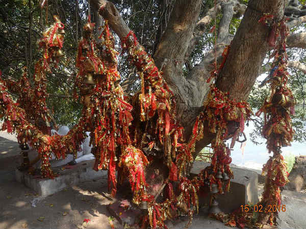 ಇಷ್ಟಾರ್ಥ ಈಡೇರಿದಲ್ಲಿ ಘಂಟೆ ನೀಡಿ ಕೃತಾರ್ಥರಾಗಿ ಇಷ್ಟಾರ್ಥ ಈಡೇರಿದಲ್ಲಿ ಘಂಟೆ ನೀಡಿ ಕೃತಾರ್ಥರಾಗಿ