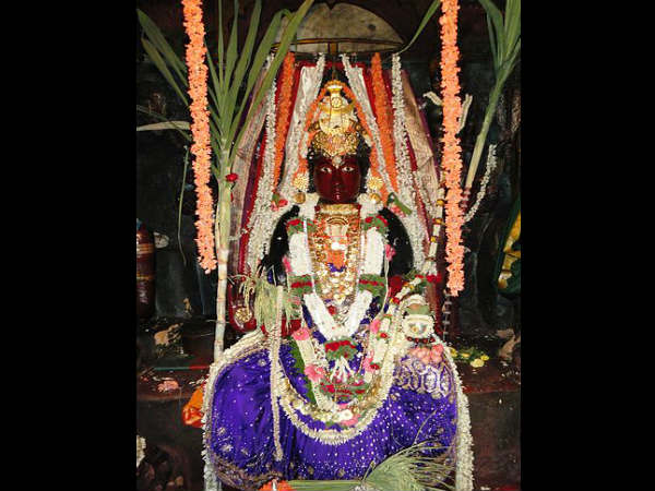ಚೆಂಡಾಟ ಇಷ್ಟಪಡುವ ರಾಜರಾಜೇಶ್ವರಿ ದೇವಿ! ಚೆಂಡಾಟ ಇಷ್ಟಪಡುವ ರಾಜರಾಜೇಶ್ವರಿ ದೇವಿ!
