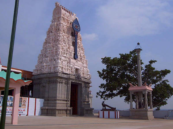 ಅರ್ಚಕನ ಜೊತೆಯಲ್ಲೆ ನೀವೂ ಮಂತ್ರ ಹೇಳಬಹುದಿಲ್ಲಿ! ಅರ್ಚಕನ ಜೊತೆಯಲ್ಲೆ ನೀವೂ ಮಂತ್ರ ಹೇಳಬಹುದಿಲ್ಲಿ!