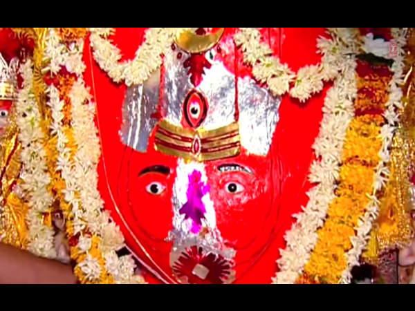 ತ್ರಿನೇತ್ರನಾಗಿ ಕುಟುಂಬದೊಂದಿಗೆ ನೆಲೆಸಿರುವ ಗಣೇಶ! ತ್ರಿನೇತ್ರನಾಗಿ ಕುಟುಂಬದೊಂದಿಗೆ ನೆಲೆಸಿರುವ ಗಣೇಶ!