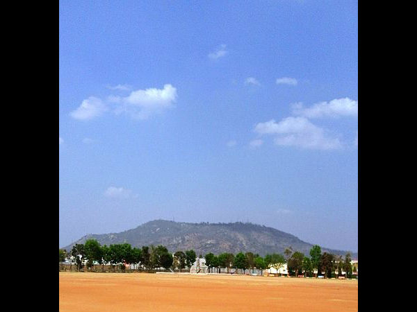 ಚಾಮುಂಡಿ ಬೆಟ್ಟ ಹಾಗೂ ಚಾಮುಂಡೇಶ್ವರಿ ದೇಗುಲ: