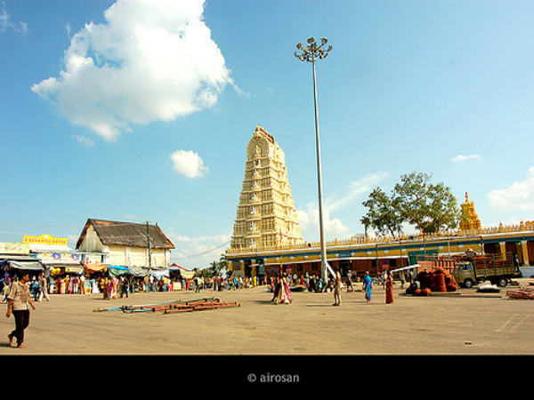 ಚಾಮುಂಡಿ ಬೆಟ್ಟ ಹಾಗೂ ಚಾಮುಂಡೇಶ್ವರಿ ದೇಗುಲ: