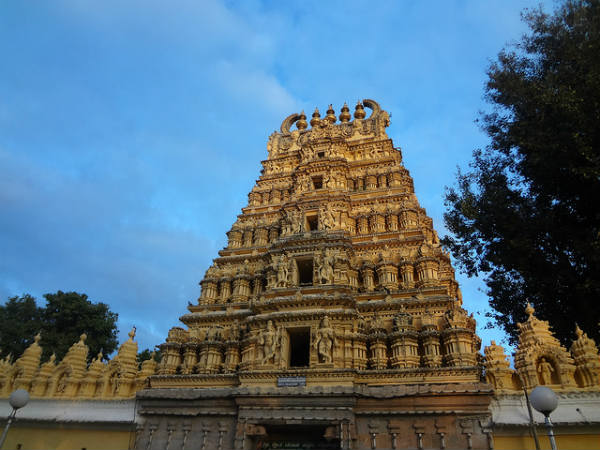 ಚಾಮುಂಡಿ ಬೆಟ್ಟ ಹಾಗೂ ಚಾಮುಂಡೇಶ್ವರಿ ದೇಗುಲ: