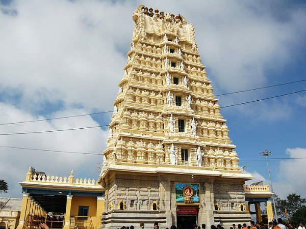 ಚಾಮುಂಡಿ ಬೆಟ್ಟ ಹಾಗೂ ಚಾಮುಂಡೇಶ್ವರಿ ದೇಗುಲ: