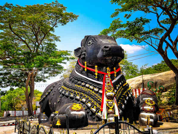 ಚಾಮುಂಡಿ ಬೆಟ್ಟ ಹಾಗೂ ಚಾಮುಂಡೇಶ್ವರಿ ದೇಗುಲ: