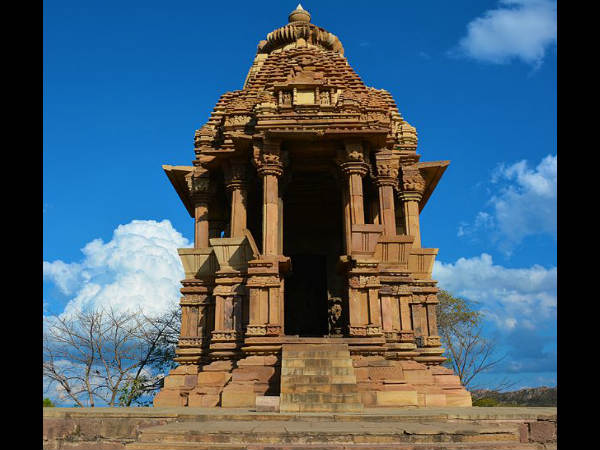 ಆಕರ್ಷಕ ಶಿಲ್ಪಕಲೆ
