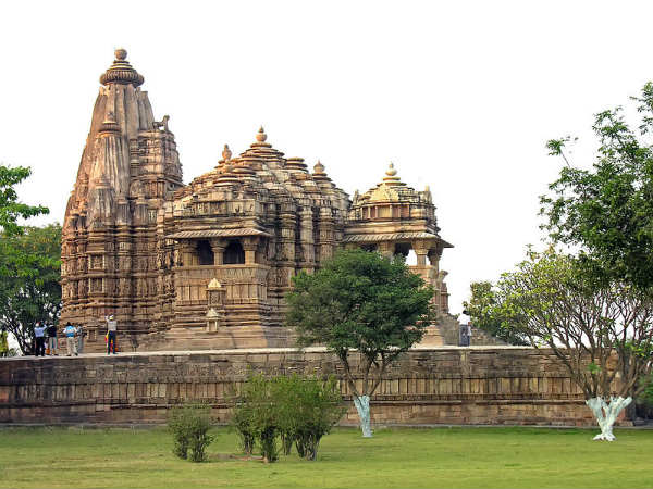 ಆಕರ್ಷಕ ದೇವಾಲಯ