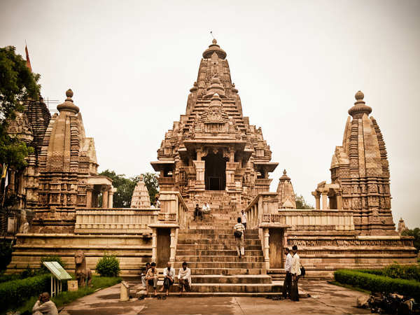 ಕೈಬಿಸಿ ಕರೆಯುತಿದೆ