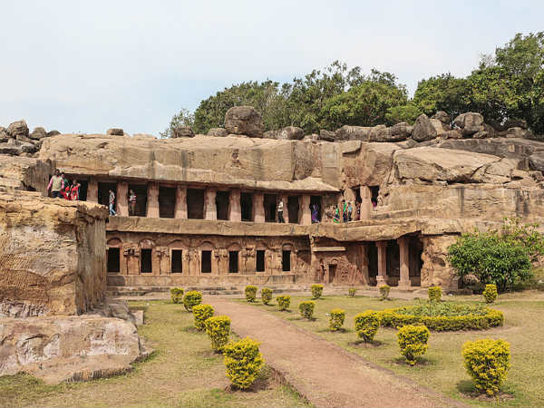 ಎರಡು ಅಂತಸ್ತಿನ ಕೆತ್ತನೆ