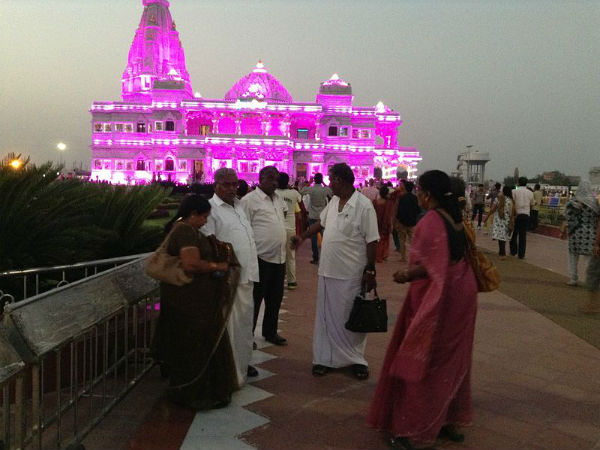 ಮನಕದಿಯುವ ಸೊಬಗು