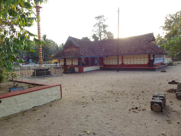 ಈ ಅಪರೂಪದ ಧನ್ವಂತರಿ ದೇವಾಲಯ ಗೊತ್ತೆ? ಈ ಅಪರೂಪದ ಧನ್ವಂತರಿ ದೇವಾಲಯ ಗೊತ್ತೆ?
