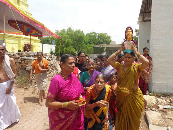 ಹಿಂಭಾಗದ ಕೆರೆ