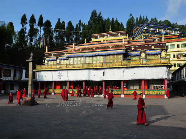 ಬೌದ್ಧ ಭಿಕ್ಷುಗಳು